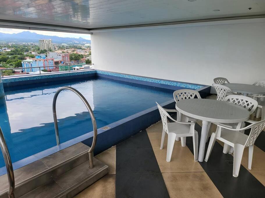 Kandi Big 1 Bedroom King Bed, Free Housekeeping, Wi-Fi Angeles Buitenkant foto